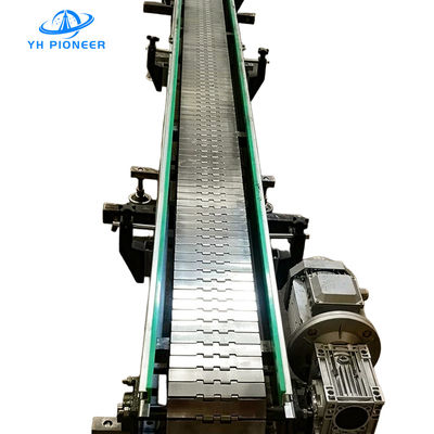 उच्च दक्षता वाली बोतल कन्वेयर प्रणाली POM और स्टेनलेस स्टील चेन प्लेट के साथ विश्वसनीय सामग्री हैंडलिंग के लिए